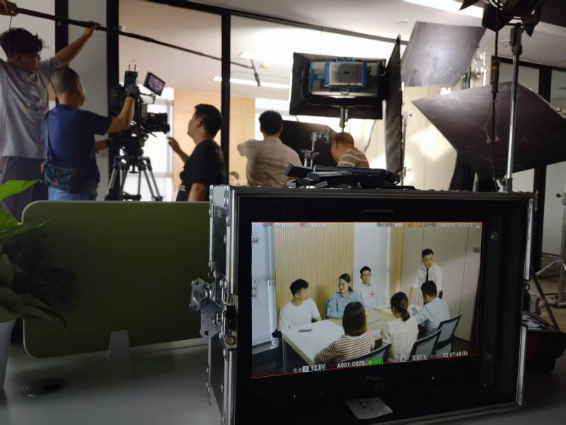新河县TVC拍摄公司：科技产品视觉化大师，诠释未来感与功能美学